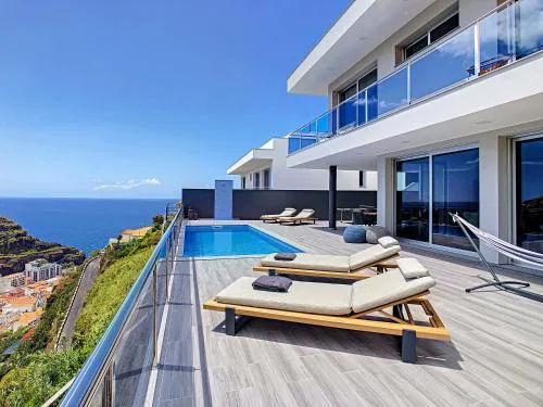 Wild River Villa by LovelyStay