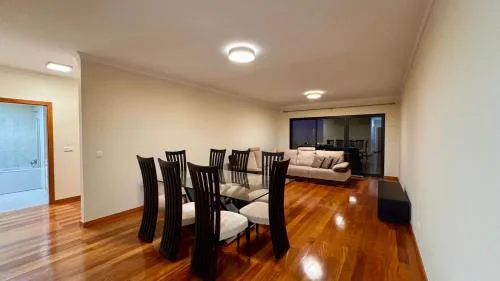 Coastal Comfort at Riverside - 4 Min to Airport!