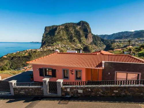 Holiday Home Elegantes Haus in Santana mit Garten und Grill by Interhome