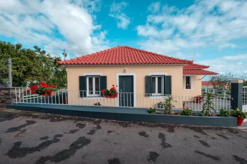 Santana Cozy Cottage, 2BR Terrace & Mountain Views