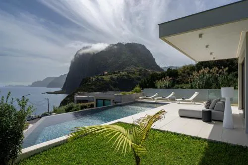 Villa Guindaste I by An Island Apart