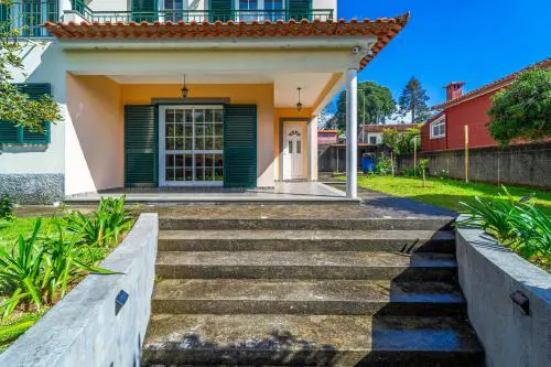 Angela Holiday House