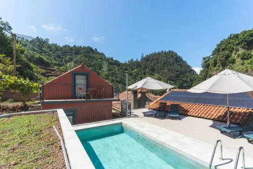 Avo Maria House by AH