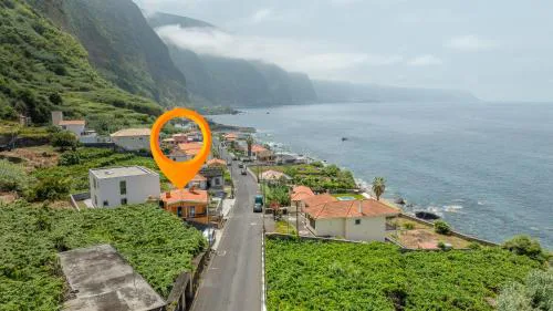 Coastal São Vicente Mountain & Sea View Hideaway with Free Parking