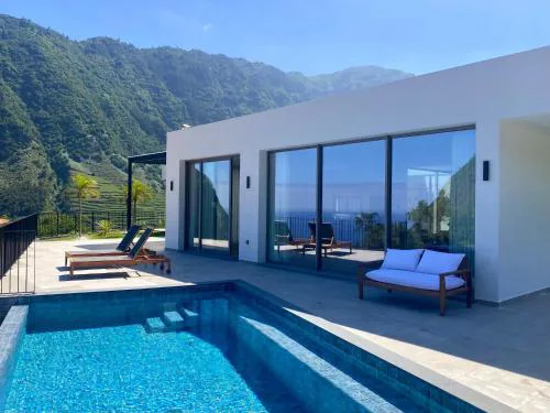 Elysium São Vicente - Designer Villa with Ocean View, Heated Pool, Jacuzzi & Sauna