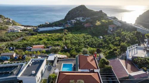 Oceanfront Villa with Private Pool Breathtaking Sunsets in Madeira