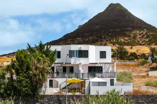 Casa Encosta do Sol by An Island Apart
