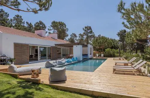 Walking distance of Pego beach and the villages of Comporta and Carvalh!al !