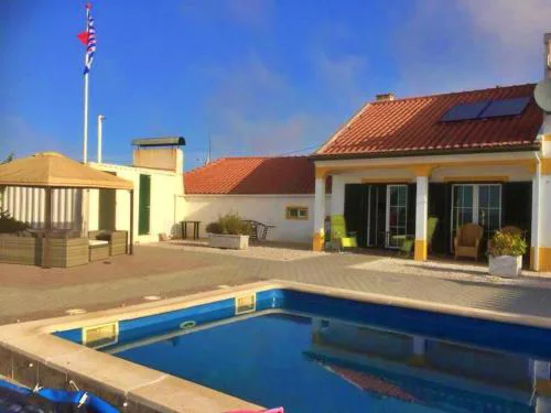 4 Persoons Woning met Zwembad. Rustig gelegen.