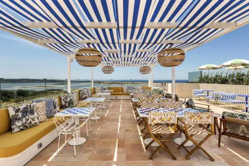Amarello Hotel Praia Santo André, Tapestry Collection by Hilton