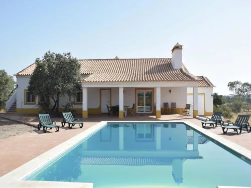 Tranquil Alentejo Villa with pool