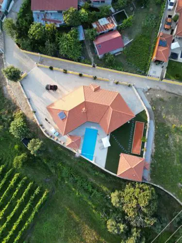 Villa BASTO