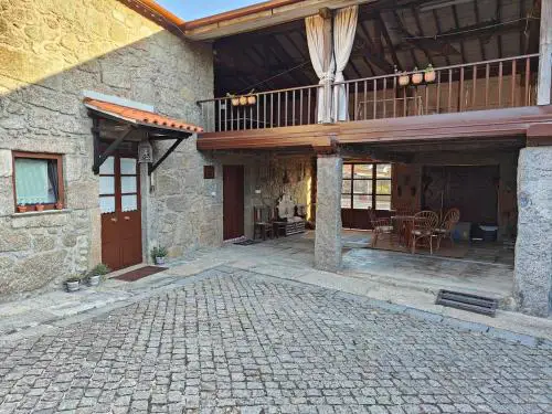 Casa do Muro Alto