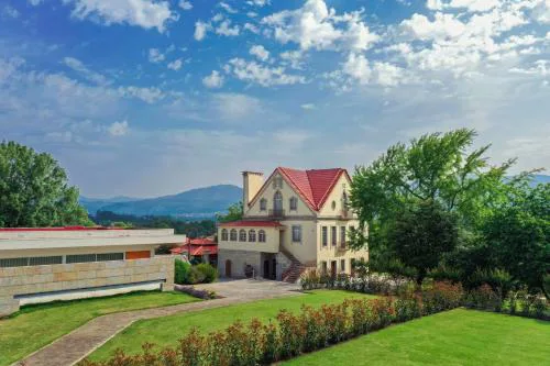 The Luxury and Nature Retreat with pool, jacuzzi & BBQ