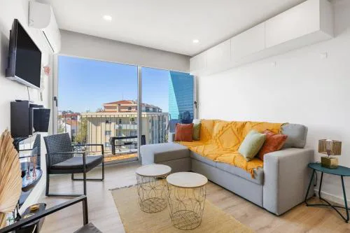 Blue Breeze Espinho | Pool View, Gym & Balcony