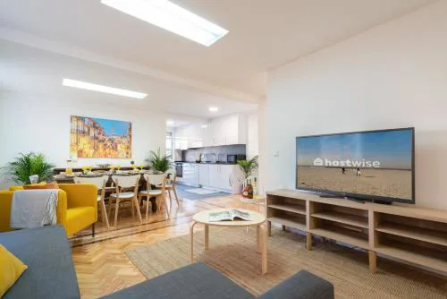 Host Wise - Spacious Fresh Flat w Terrace - Near Sea