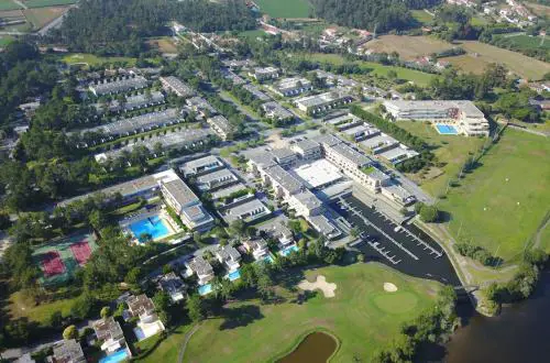 125 House - Swimming Pool, Tennis, Golf & Nature