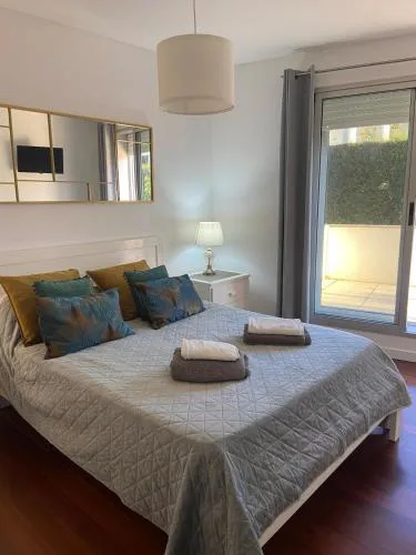 Apartment by the sea & town