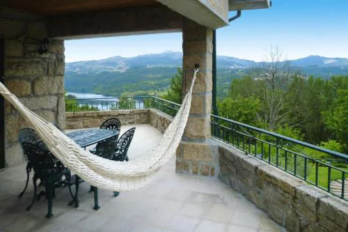 Granite House by Tâmega with Pool