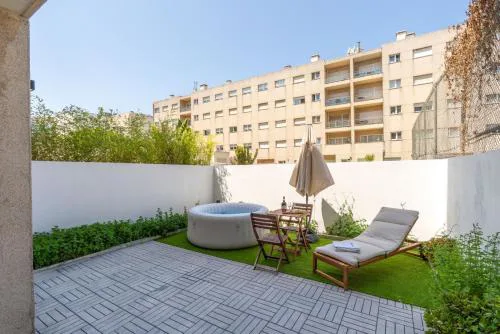 HostWise – Modern Flat w/ Terrace | Near the Beach