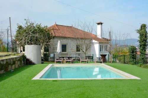 Villa de Viando with pool and parking