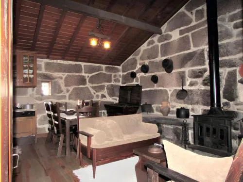 Charming house with fireplace, mountain view, Ponte da Barca