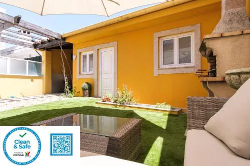 Yellow House - EcoHost - Casa com jardim privado e BBQ perto do Porto, aeroporto e praias