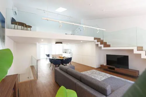 Décimus Lodge - Premium Town Center Stay