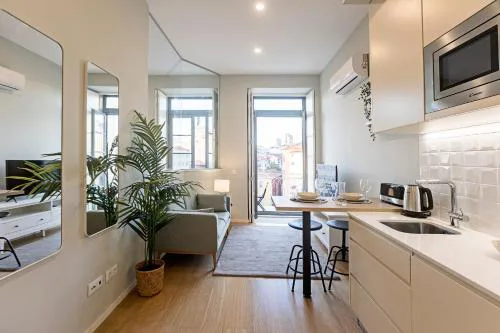 31 Janeiro 157 - Delightful 1BR Flat w/ AC & Balcony by LovelyStay