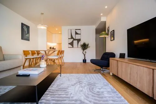 Aires Ornelas Gem, City Escape with Private Parking