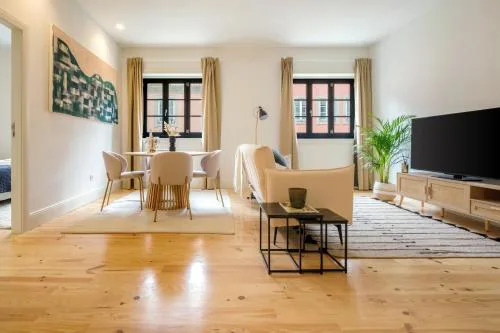 Art Deco 13 Luxury 2BR Apartment Downtown Metro AC