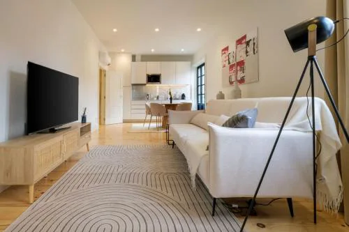Art Deco 22 Luxury 2BR Apartment Downtown Metro AC