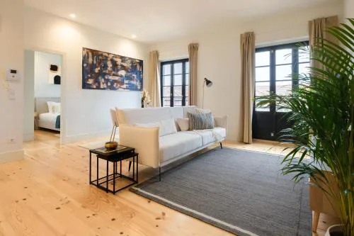 Art Deco 33 Luxury 2BR Apartment Downtown Metro AC