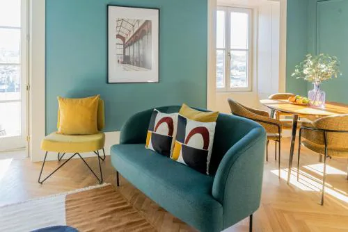 Award Winning Design Apt City Center - River View by lisbeyond