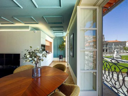 Award-winning loft design with view to Douro River