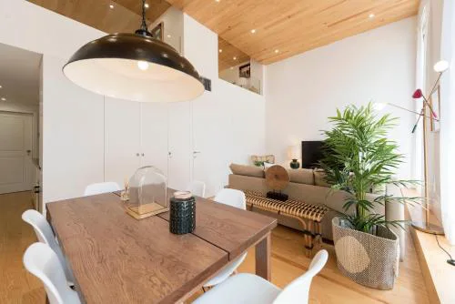 BmyGuest Collection - Downtown Mezzanine Apartment