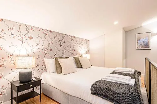 Bonfim Elegant Duplex w/ AC by LovelyStay
