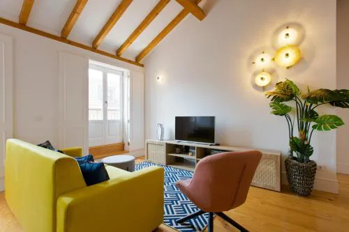 BOUTIQUE Rentals-THE ALMA Apt w/ balcony