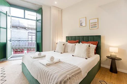 Brand New 4BR w/ 200yrs of history in Central Porto by LovelyStay