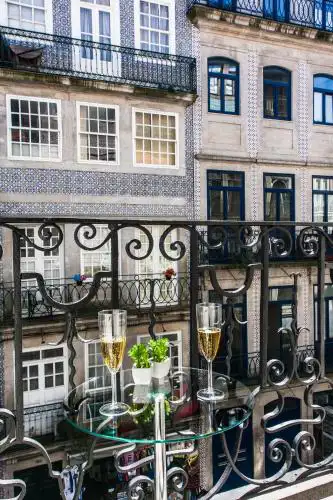 Cardosas Charming Apartment with Balconies
