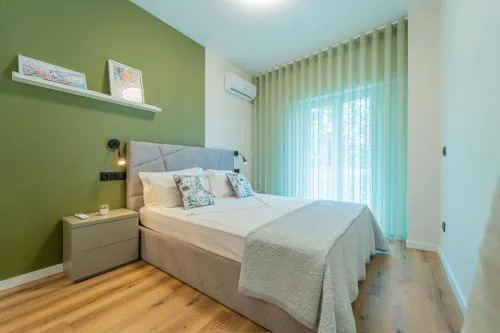 Casa Flores - 2 bedroom, Lift, AC, Car Parking - extra