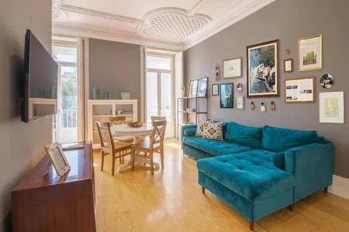 Central location with balcony & equipped kitchen