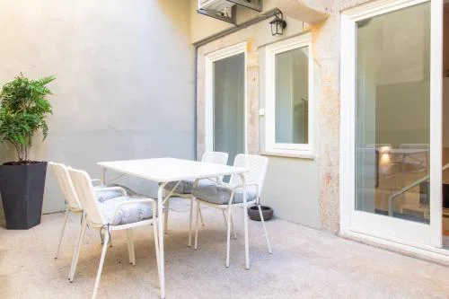 Central Stunning Duplex w/ Patio by LovelyStay