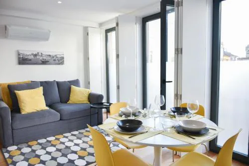 Central with balcony - 9 min-walk to Trindade