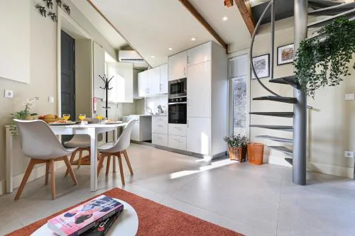 Cosy HouseTypical Space in Porto by Su e Luís