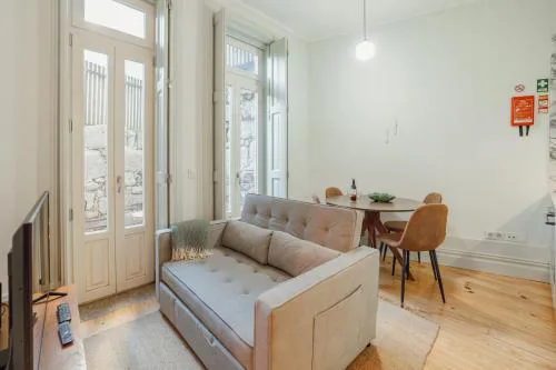 Cozy Flat with Terrace by Hosty