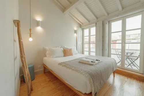 Deluxe Duplex by Hosty