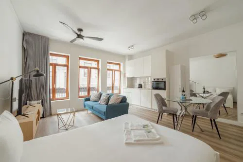 Downtown Comfort Apartment by Vacationy