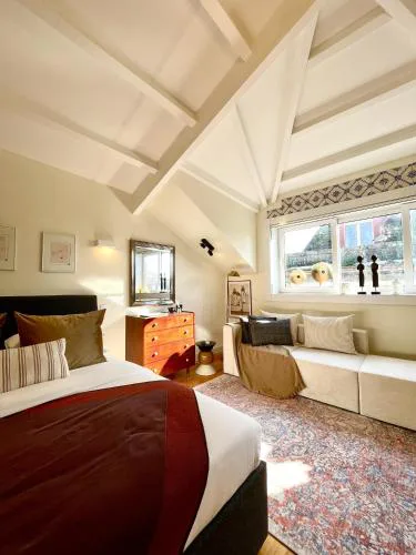 Elegant Beamed Loft with AC near Aliados