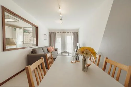 Espinho Modern 3 Bedroom Apartment by Vacationy